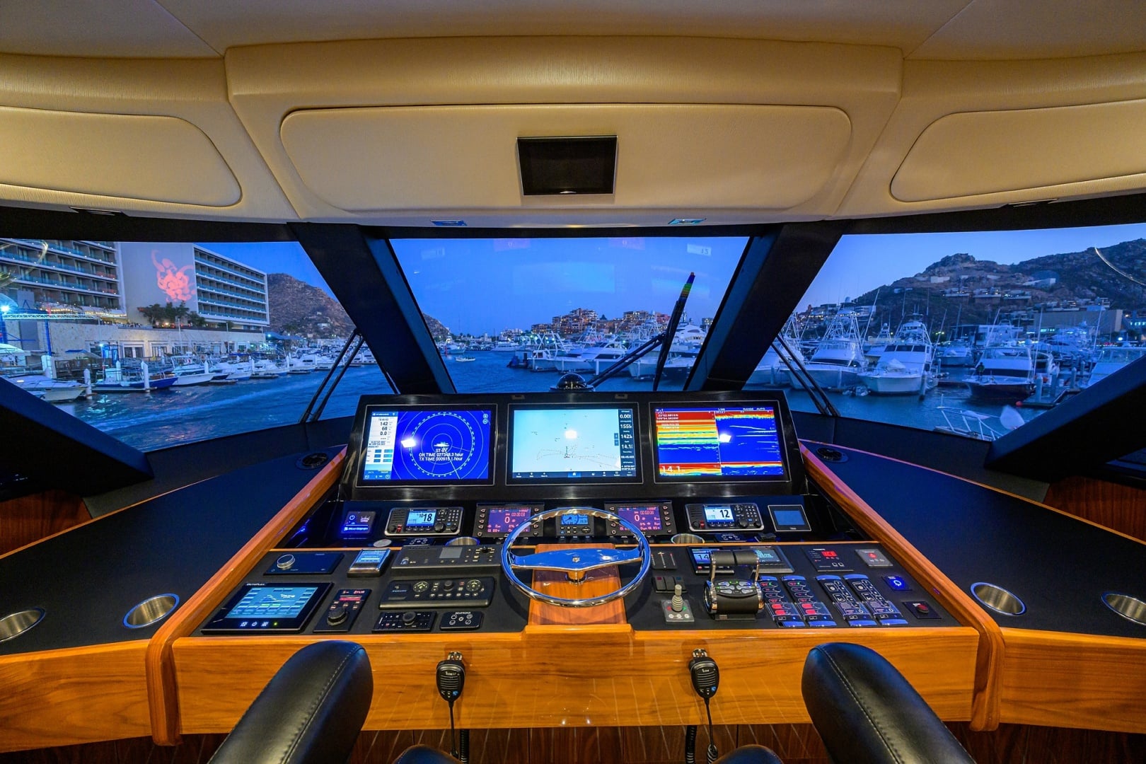 2023 Viking 80 Skybridge 