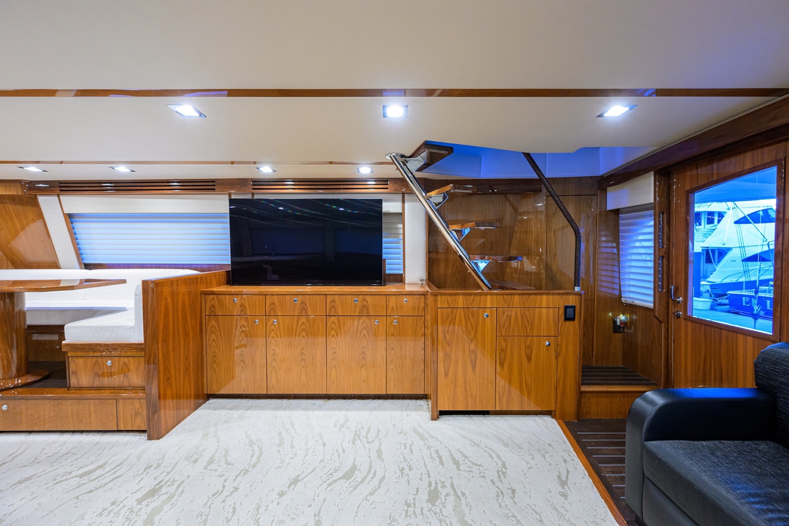2023 Viking 80 Skybridge 