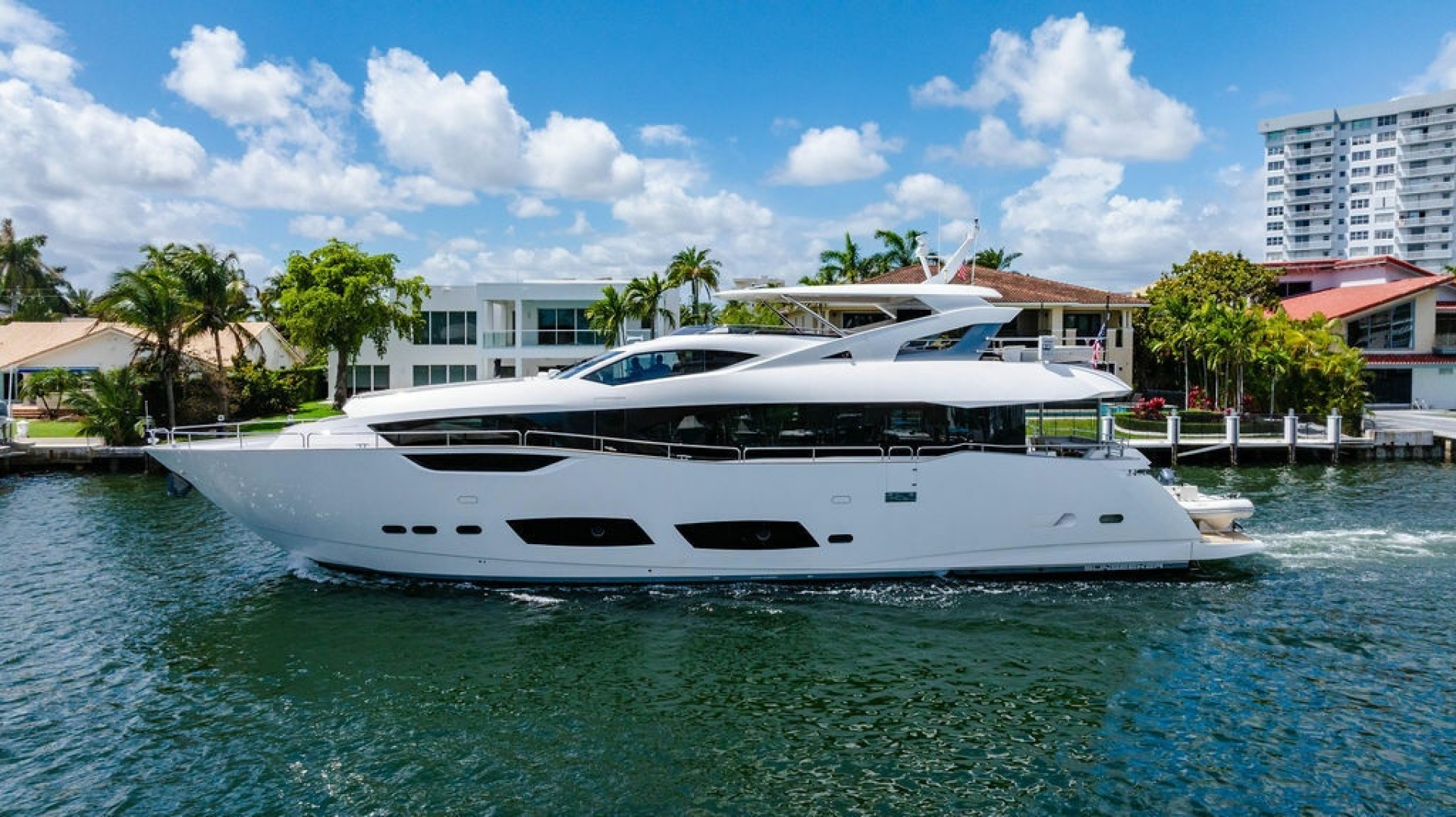 2019 Sunseeker 95 Motor Yacht 