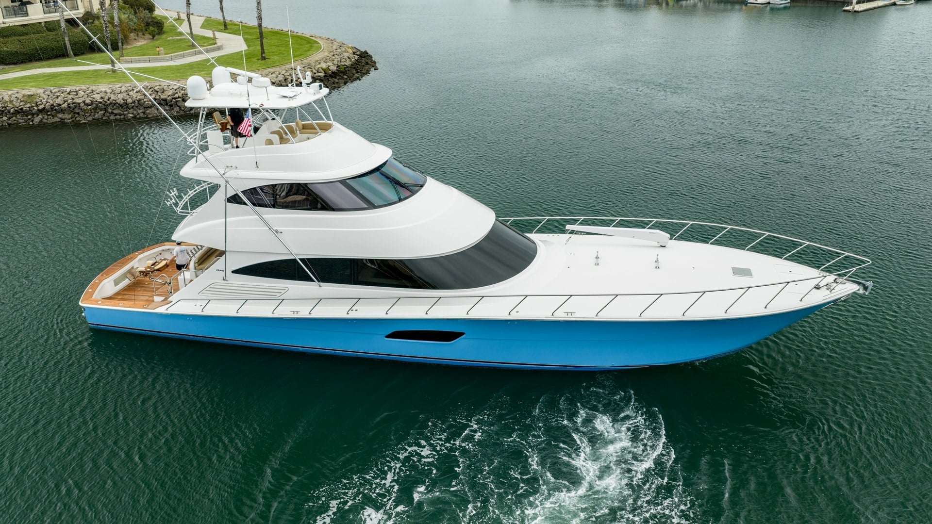 2020 Viking 92 Skybridge 