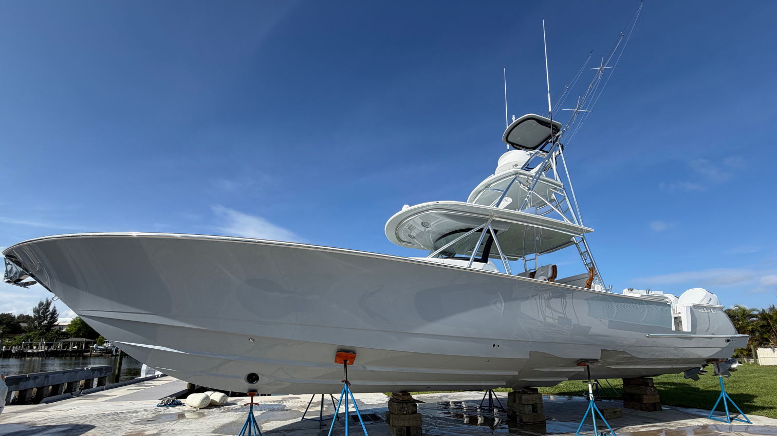 side profile of the Valhalla V-46 hull
