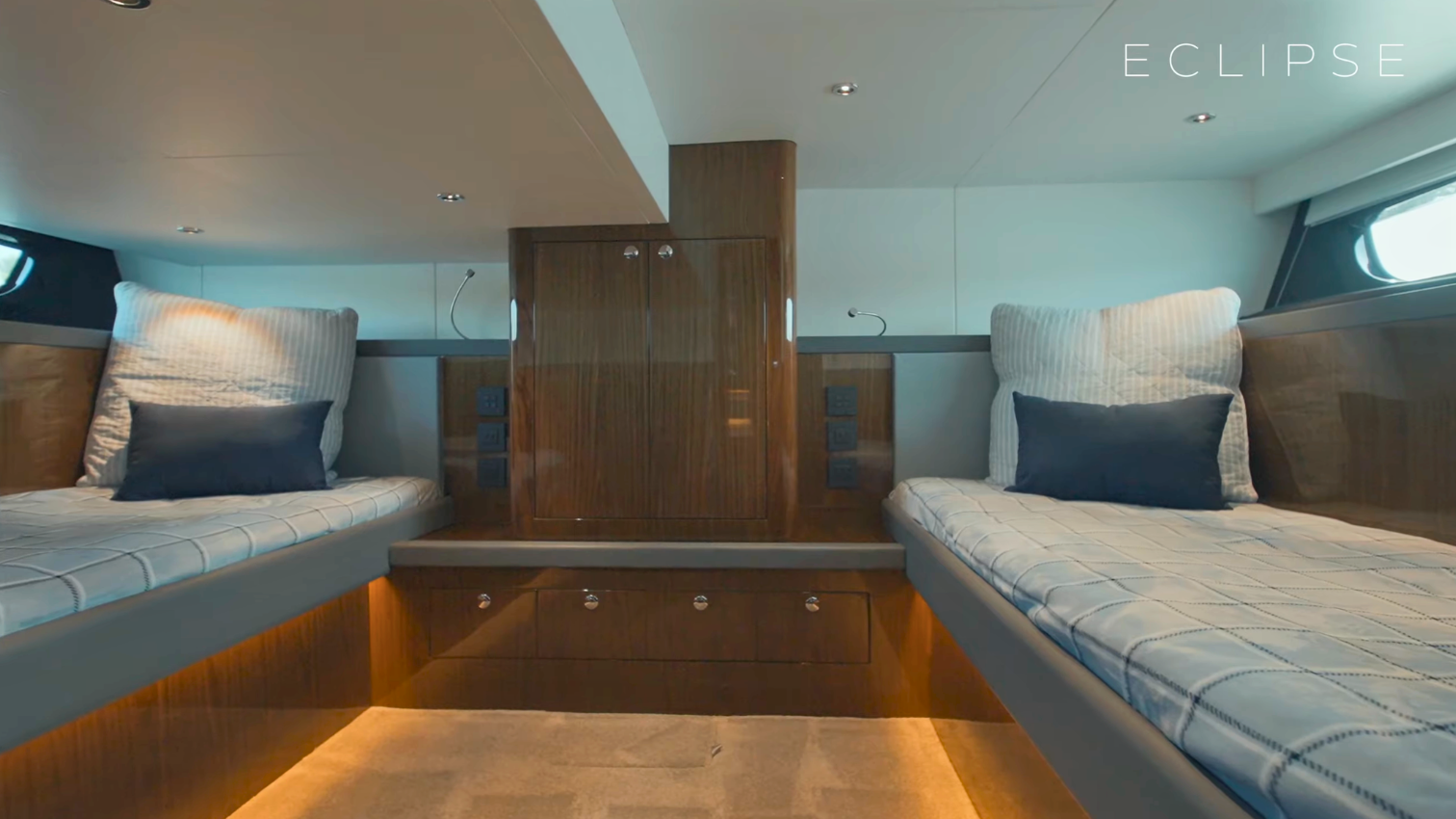 ECLIPSE 505 Guest Cabin