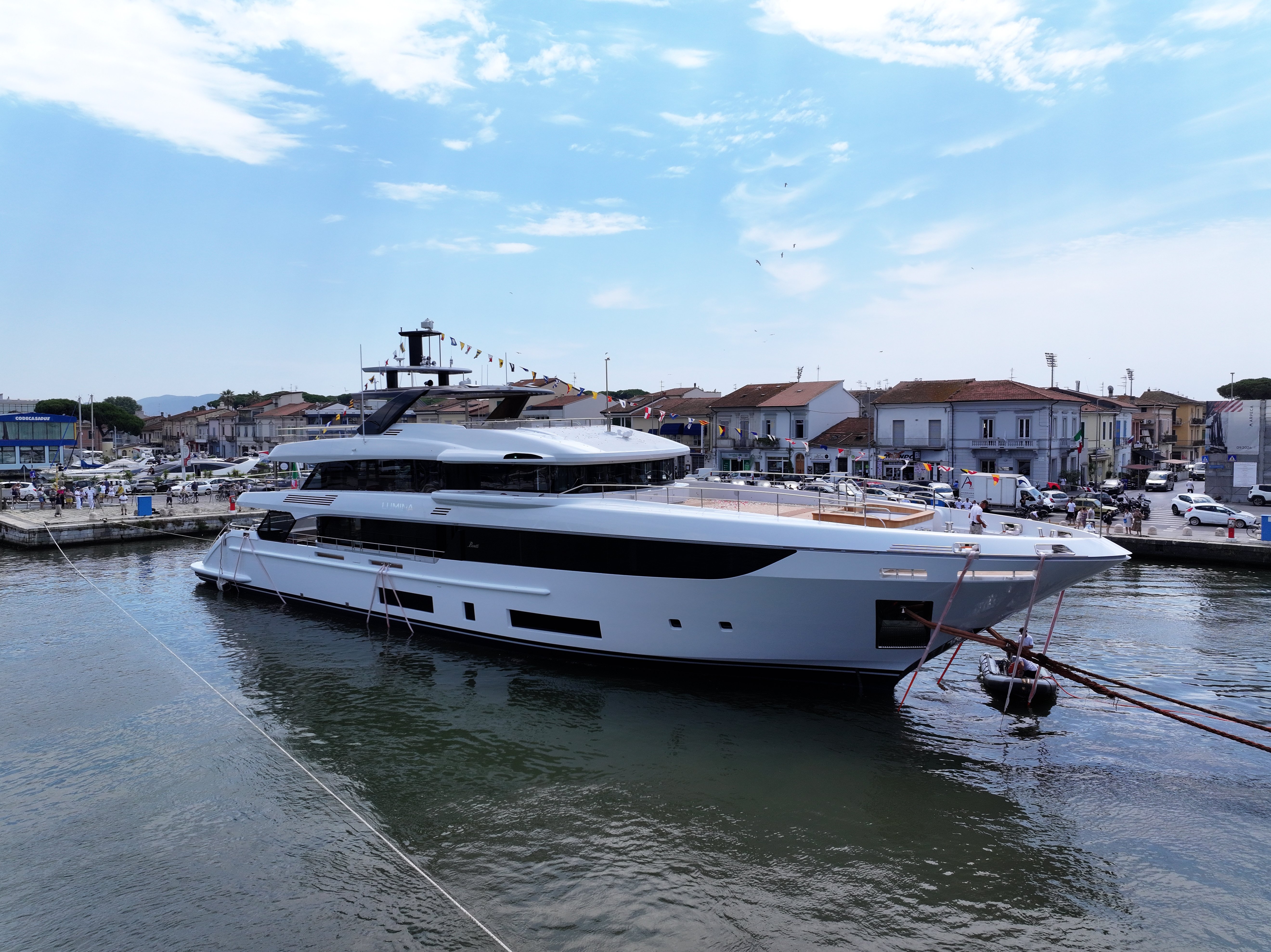 Just Delivered : "Lumina" 44-meter Benetti
